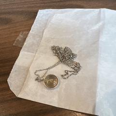 Necklace with hair, gerapporteerd met iLost