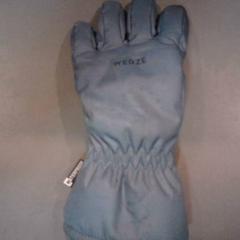 Guanto, come riportato da SnowWorld Landgraaf utilizzando iLost