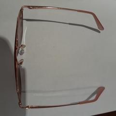 Lunette de soleil rose, amint azt TCL az iLost segítségével jelentette.