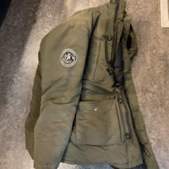 Chaqueta, segundo informou Gemeente Amsterdam - Bureau Gevonden Voorwerpen usando iLost