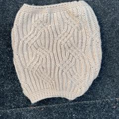 Calentador de cuello Beige, ha sido reportado por Schaatsbaan Rotterdam con iLost