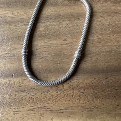 Armbandje zonder bedels, som rapporterats till iLost