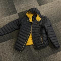 Dzseki Donkerblauw, amint azt Jaarbeurs az iLost segítségével jelentette.