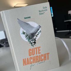 Libro Bibel, ha sido reportado por hoop Kirche - Campus Bremen con iLost