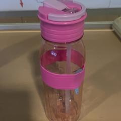 Fľaša na pitie Roze, ako bolo nahlásené Jaarbeurs pomocou iLost