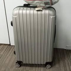 Suitcase حقيبة رصاصي وكيس بلاستيك صغير, as reported by محطة الرياض (الرياض) using iLost