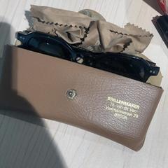 Solbriller, som rapportert av Pathé Tilburg Stappegoor ved bruk av iLost