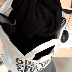 Oděvy, jak nahlášeno IKEA Paris - Italie Deux pomocí iLost