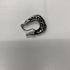 Fülbevaló, amint azt Pathé Eindhoven az iLost segítségével jelentette.