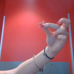 Earrings, as reported by MEININGER Hotel Roma Termini using iLost
