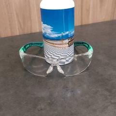 Fles en bril Fles en bril, rapporterat av Rotterdam The Hague Airport med iLost