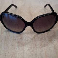 Lunettes de soleil, amint azt IKEA Lyon Grand Parilly az iLost segítségével jelentette.