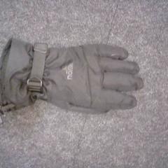 Kesztyű zwart, amint azt SnowWorld Landgraaf az iLost segítségével jelentette.