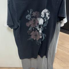 Kläder & T-shirt, rapporterat av ibis Schiphol Amsterdam Airport med iLost