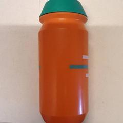 Bicchiere da bere oranje, come riportato da Qbuzz ZHN utilizzando iLost