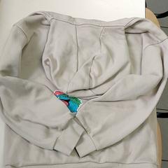 Vestiario - hoodie beige, come riportato da Centraal magazijn utilizzando iLost