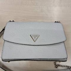 バッグ Guess がiLostで IKEA Eindhoven によって報告されました