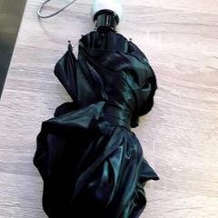 Paraugas, segundo informou EBS Tramplein usando iLost