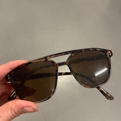 Sonnenbrille, a été signalé par MEININGER Hotel Berlin Central Station utilisant iLost