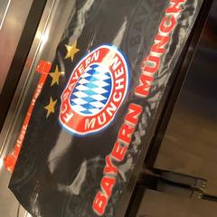 Fahne Bayern blau rot, jak nahlášeno MEININGER Hotel München City Center pomocí iLost