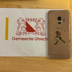İLost kullanarak Gemeente Utrecht tarafından bildirildiği gibi Akıllı telefon Samsung Goudkleurig