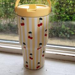 Garrafa para beber Met kersjes erop, como reportado por DierenPark Amersfoort utilizando o iLost