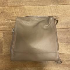 brown small backpack, como reportado ao iLost