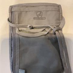 Borsa Wade,, come riportato da Gemeente Amsterdam - Bureau Gevonden Voorwerpen utilizzando iLost