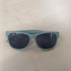 Solbriller Enfant vertes, som rapportert av IKEA Orléans - Ardon ved bruk av iLost