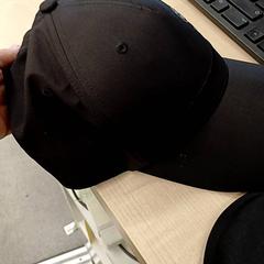 Kšiltovka Noir, jak nahlášeno IKEA Toulon pomocí iLost