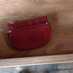 財布 がiLostで Attractie- & Vakantiepark Slagharen によって報告されました