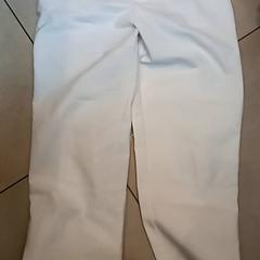 Pantalons, a été signalé par Leonardo Royal Hotel Amsterdam utilisant iLost