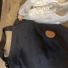 Taška & Obuv, jak nahlášeno Inntel Hotels Amsterdam Centre pomocí iLost