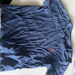 衣類 - t-shirt がiLostで Regio West-Vlaanderen によって報告されました