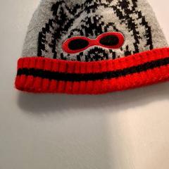 Cap Gris et rouge, segons ha informat IKEA Hénin-Beaumont mitjançant iLost