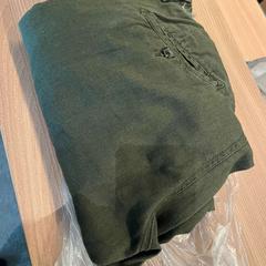 衣類 Groene broek がiLostで Van der Valk Hotel Deventer によって報告されました