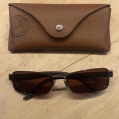 색안경 Ray Ban, iLost를 사용하여 Pathé Utrecht Leidsche Rijn에 보고됨