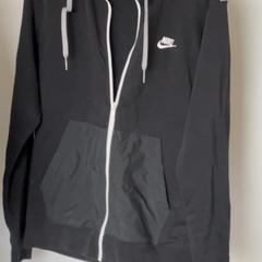 Jaqueta & Jersei, segons ha informat hoop Kirche - Campus Achim mitjançant iLost