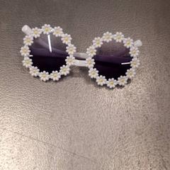 Eguzkitako betaurrekoak, gisa salatu by IKEA Linköping iLost erabiliz