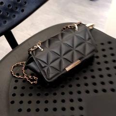 Makeup bag, as reported by Arriva Infoshop Enschede using iLost