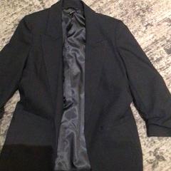 Blazer Zwarte blazer, amint azt Van der Valk Rotterdam Blijdorp az iLost segítségével jelentette.