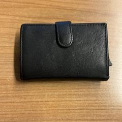 Plånbok Belhout, rapporterat av Pathé Spuimarkt med iLost