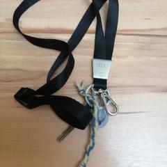 Schlüsselband von AUDI mit 2 Schlüsseln, amint azt Wilmering Vechta az iLost segítségével jelentette.