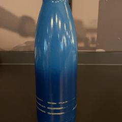 Botella Blue, ha sido reportado por MEININGER Hotel Dresden Zentrum con iLost