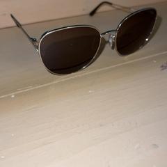 Zonnebril, zoals gemeld door Familie Resort Molenwaard met iLost