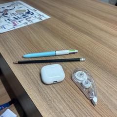 حافظة airpods, القلم & قلم رصاص، كما تم الإبلاغ عنه بواسطة Vrije Universiteit Brussel (VUB) عبر iLost