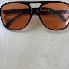 Des lunettes de soleil, a été signalé par Pathé Schouwburgplein utilisant iLost
