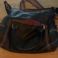 Borsa, come riportato da MEININGER Hotel Köln West utilizzando iLost