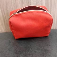 Tasje rood, jak nahlášeno Rotterdam The Hague Airport pomocí iLost