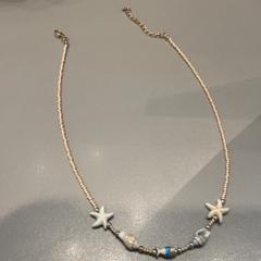 Nyaklánc Brown, sea shells, amint azt MEININGER Hotel Amsterdam Amstel az iLost segítségével jelentette.